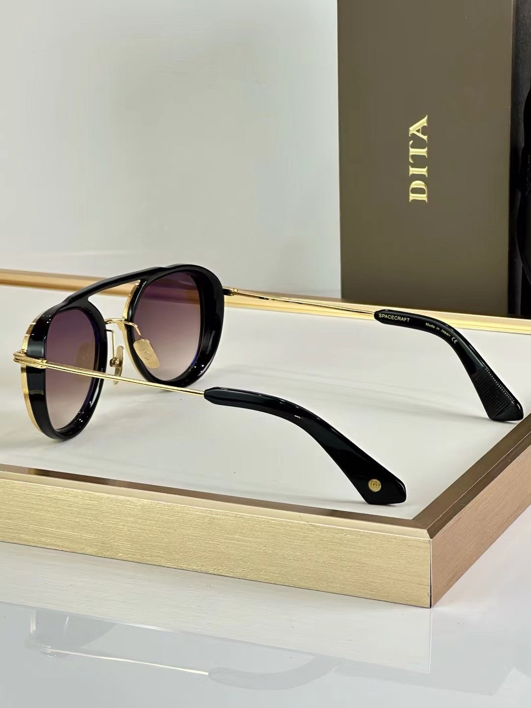 D famous brand sunglasses ( 5 colors shade )