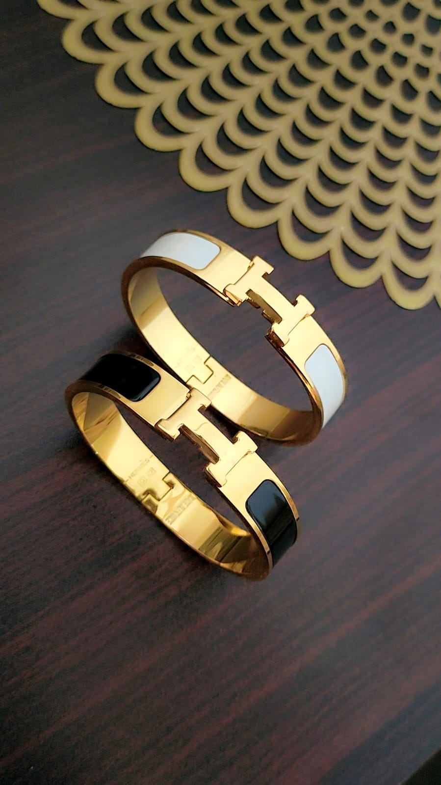H brand bracelet ( 2 colors )