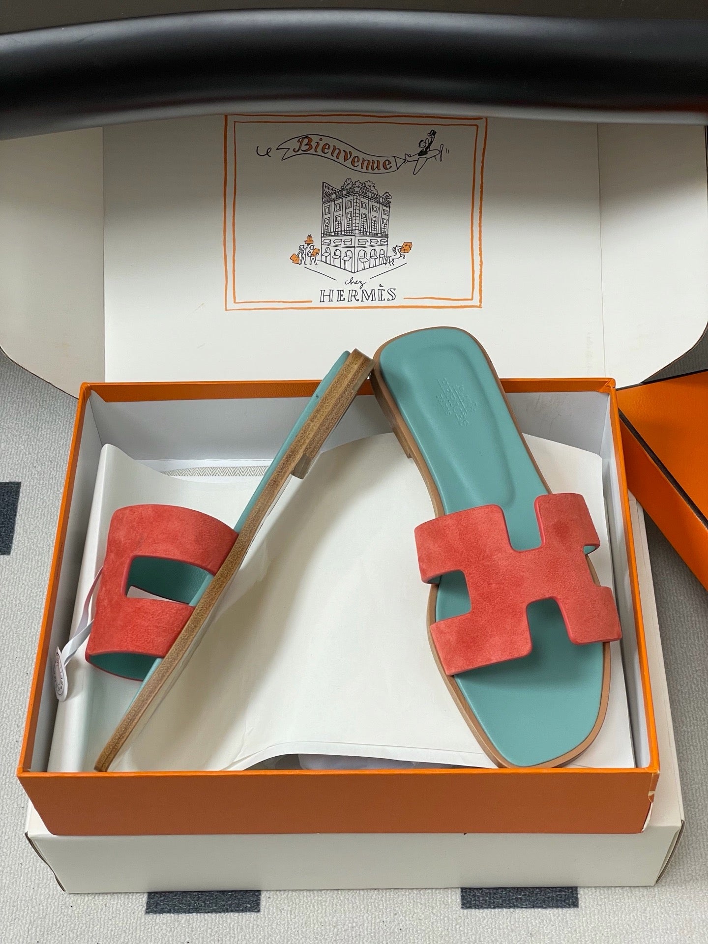 H oran famous brand sandal