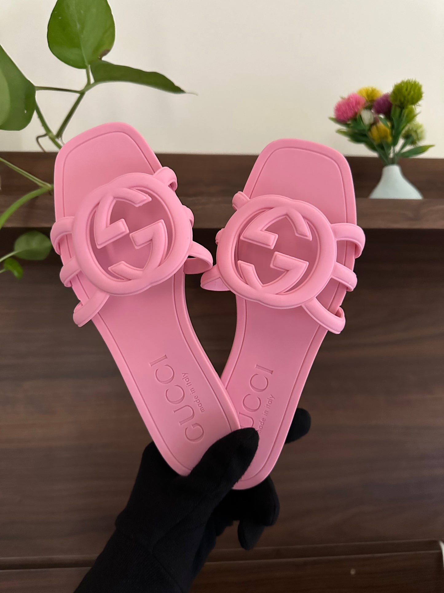 Gucci slides pink