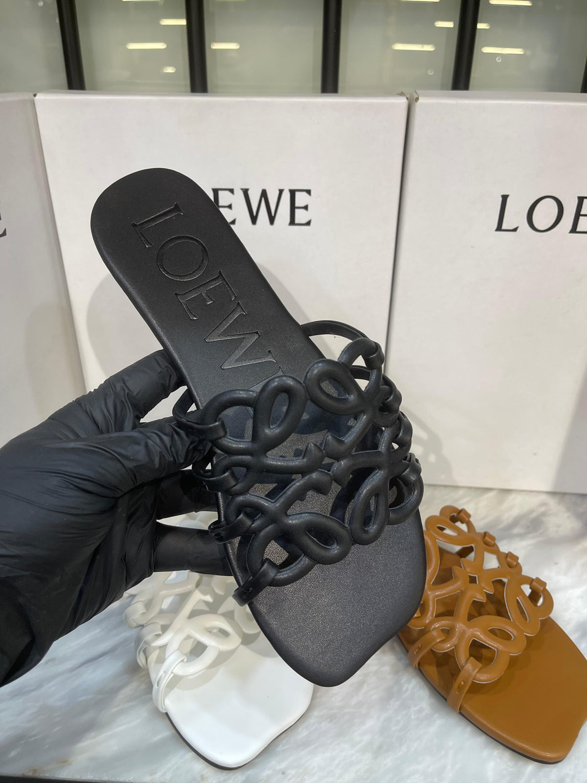 L famous brand slippers ( 3 colors )