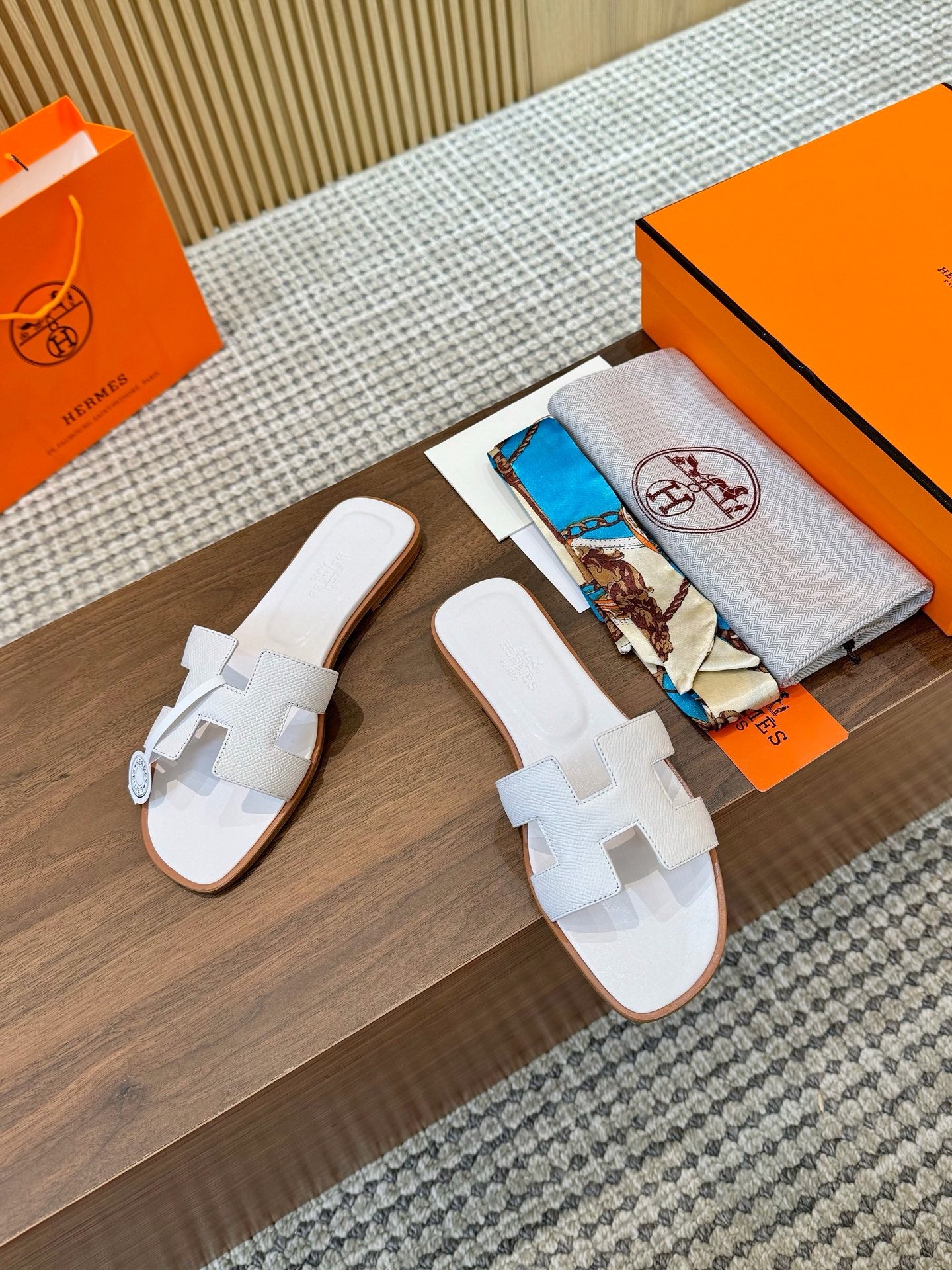 H oran famous brand sandal