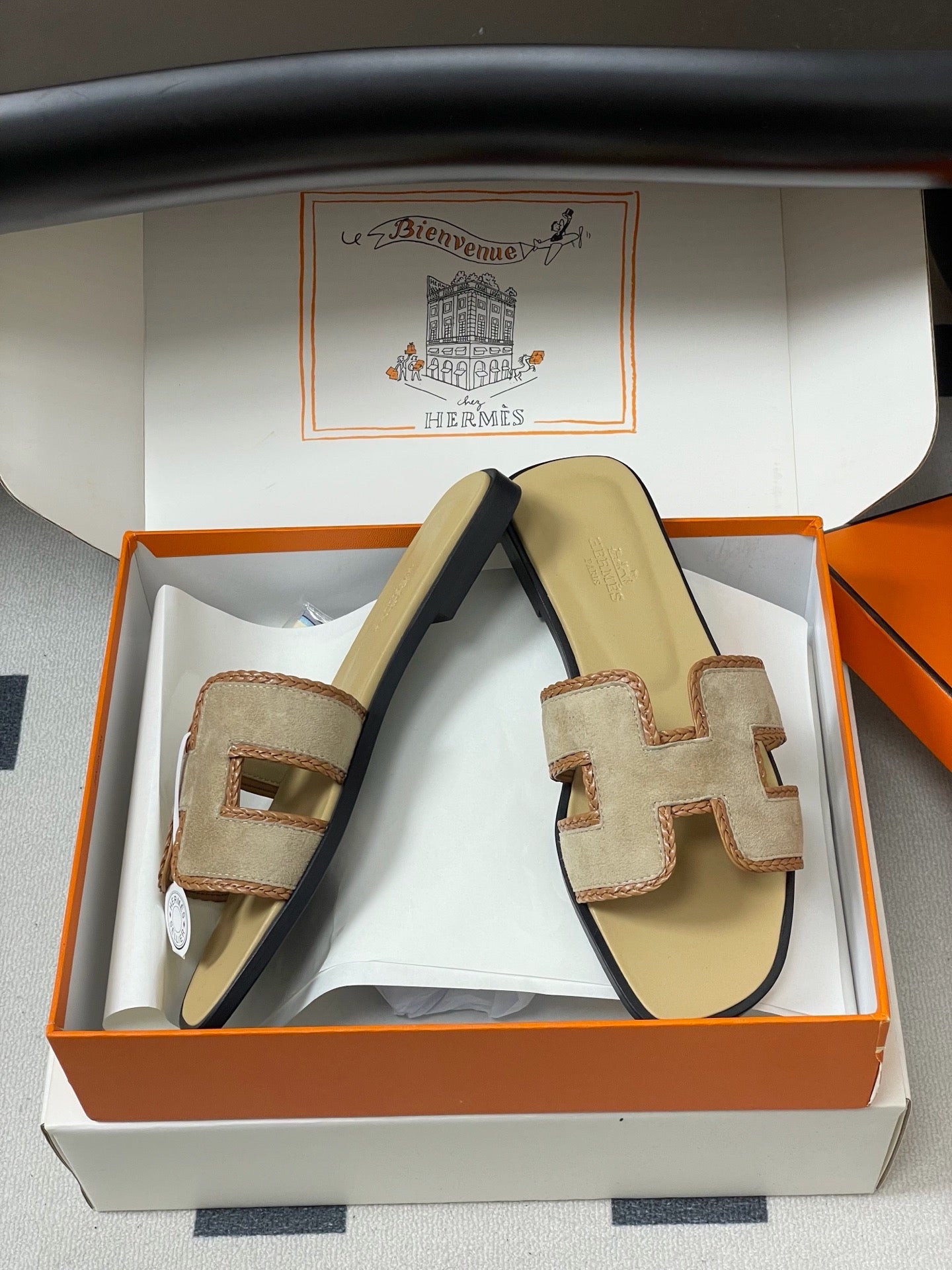 H oran famous brand sandal