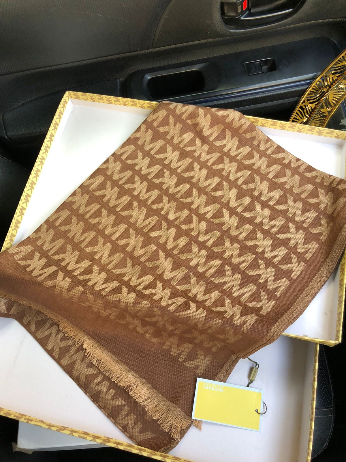 M K famous brand scarves/shawls ( 10 colors )