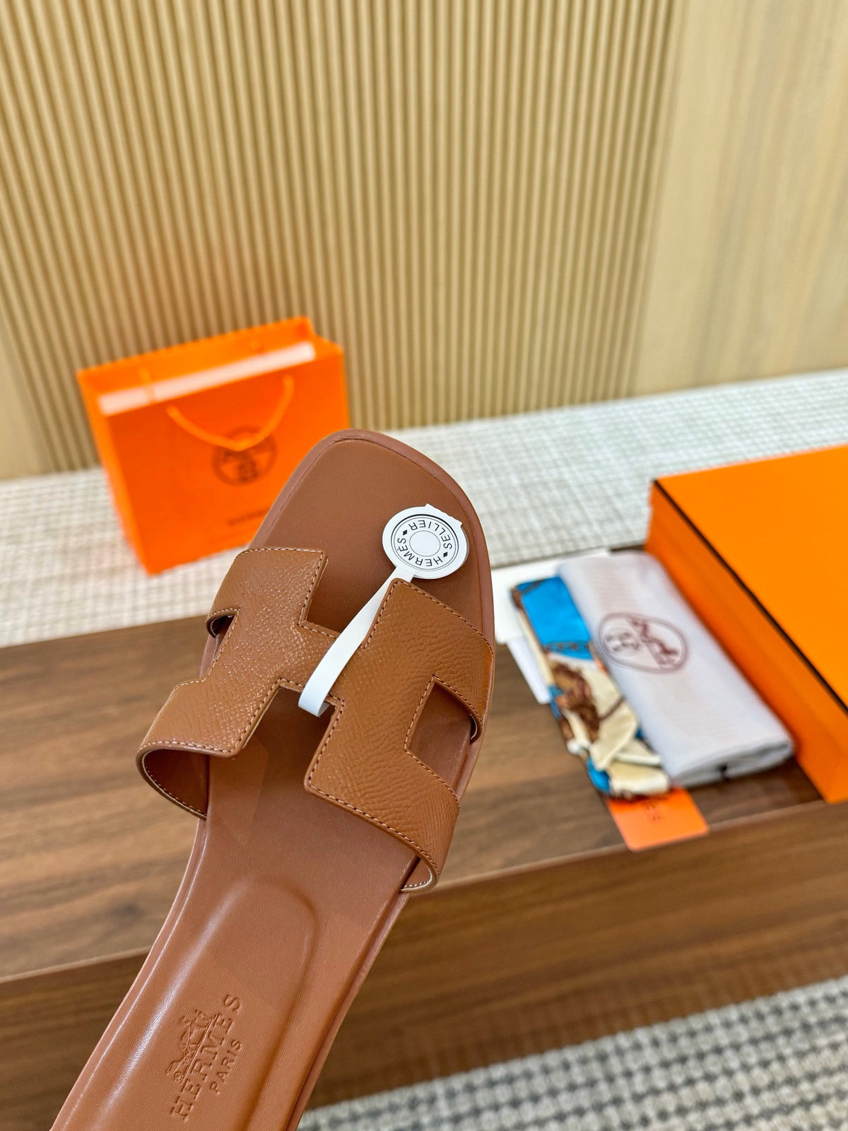 H oran famous brand sandal