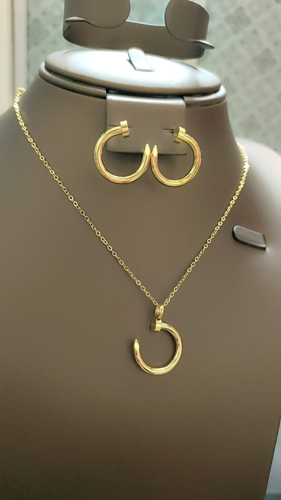 Famous brand necklace & earrings set ( total 17 sets )