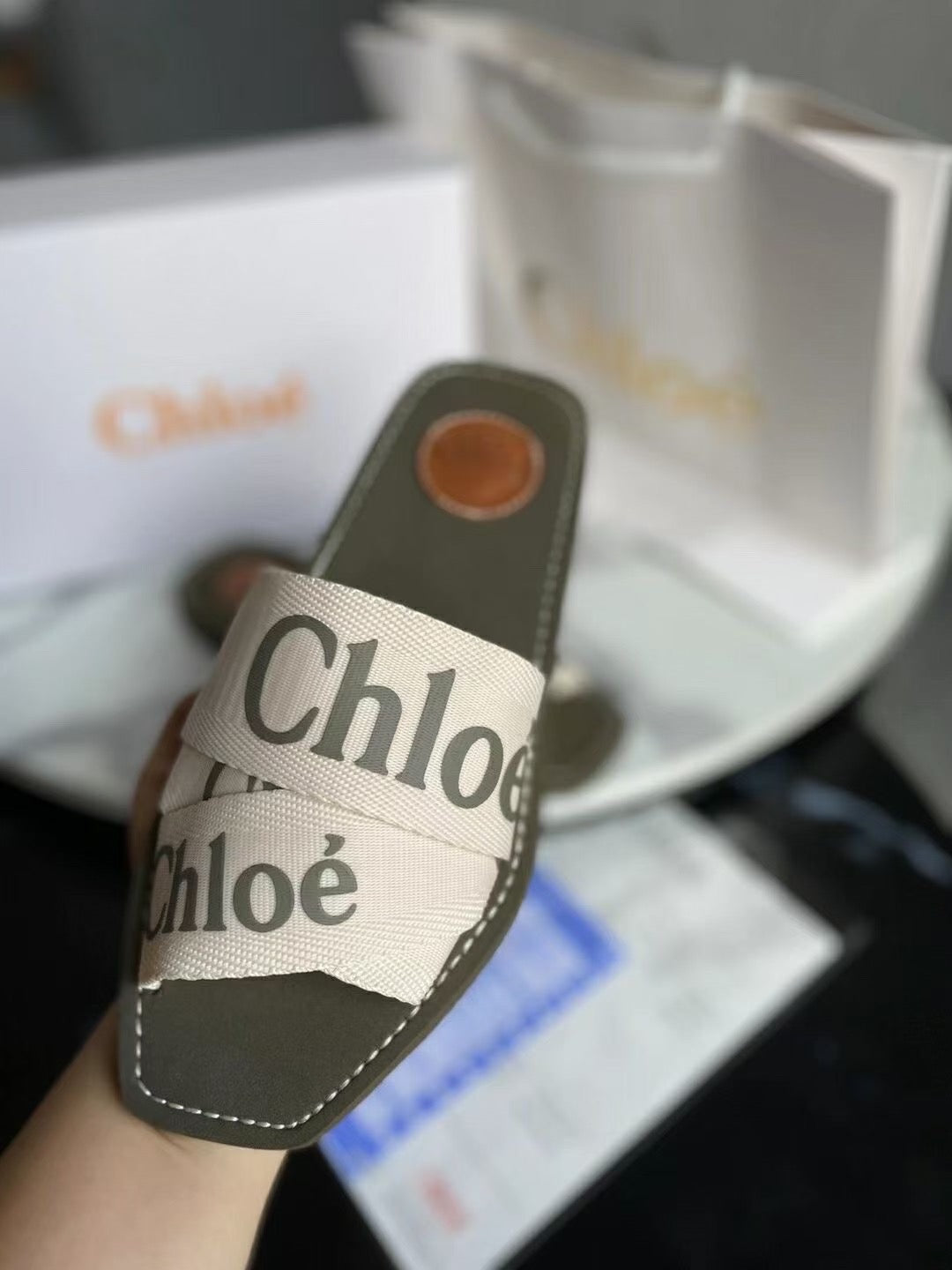 Famous brand slipper ( Pre order )