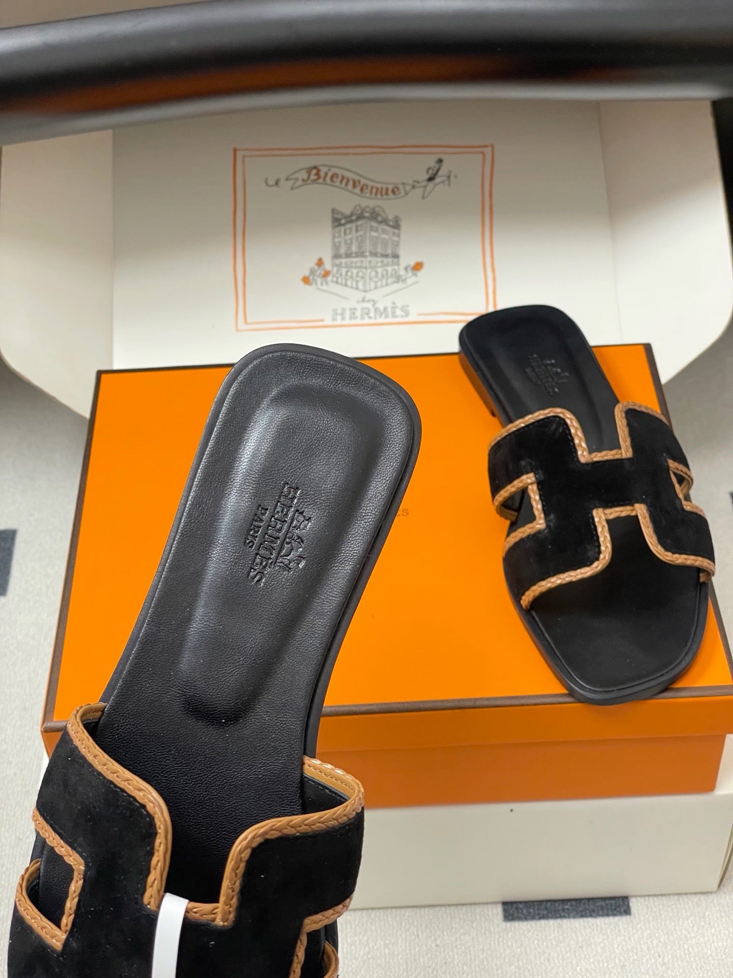 H oran famous brand sandal