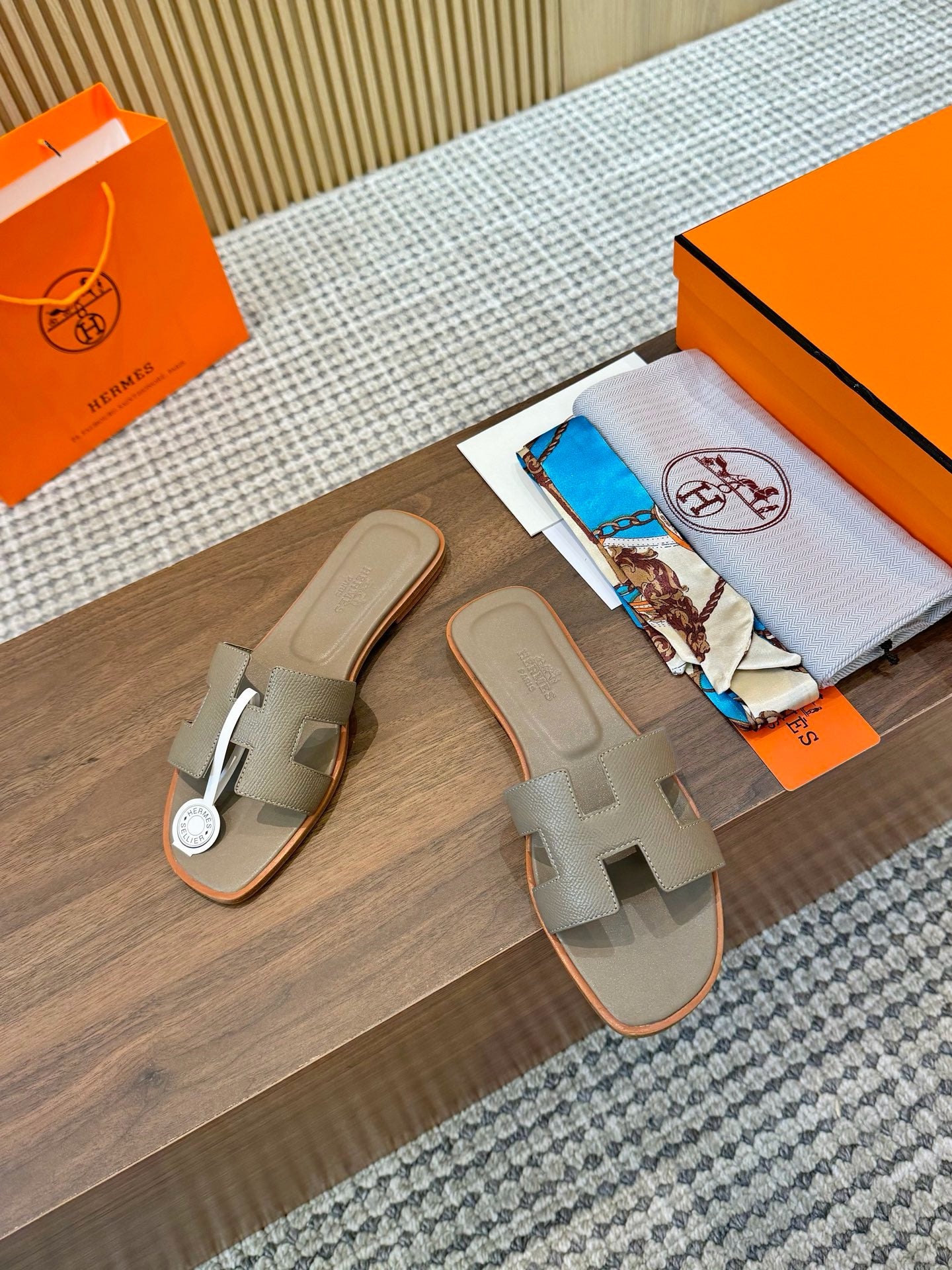 H oran famous brand sandal