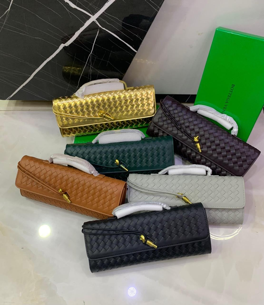 B famous brand clutch ( 6 colors )