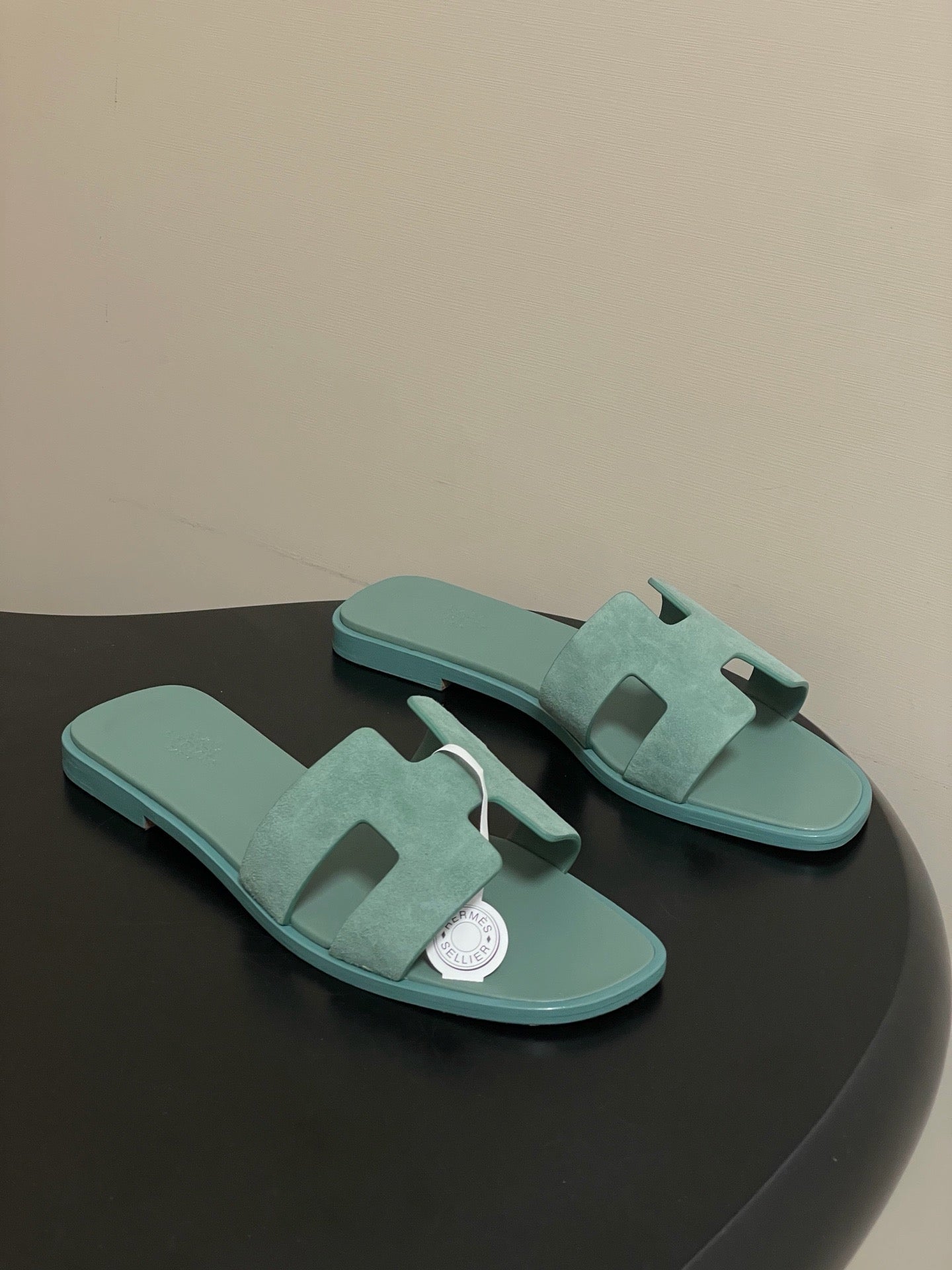 H oran famous brand sandal