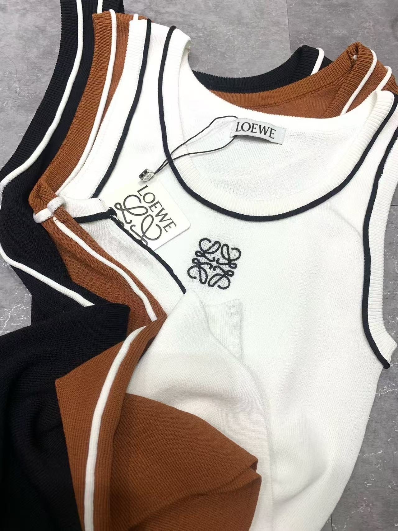 L O E W E famous brand tank top ( 3 colors )
