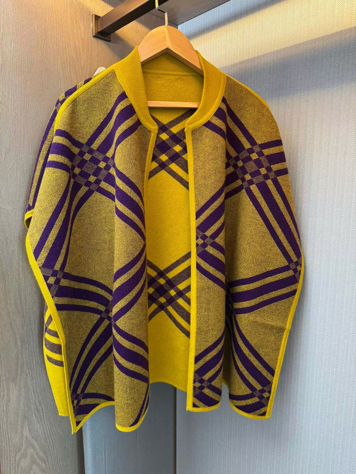 B cape shawl