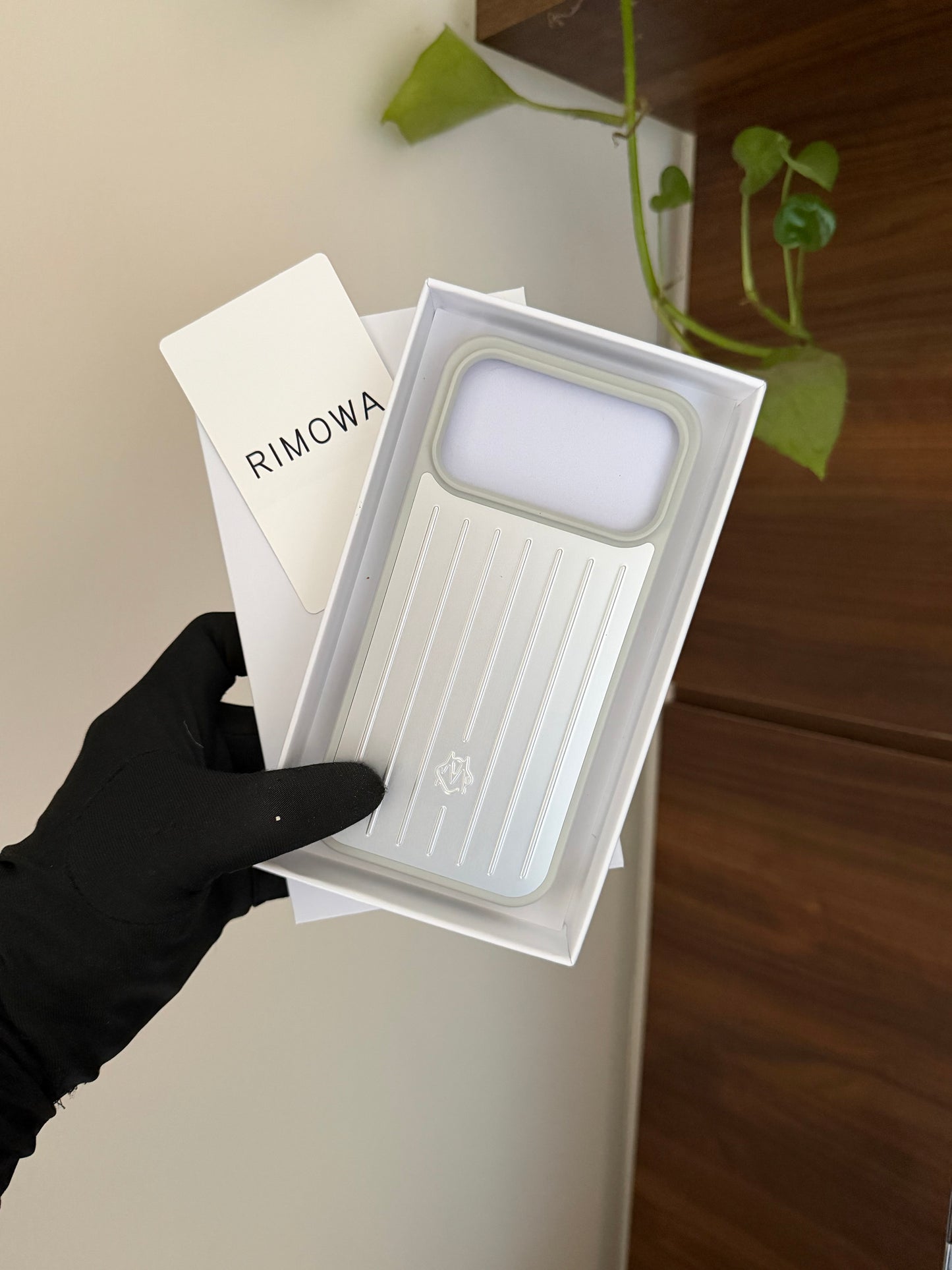 Rimowa iphone 17/17pro/17promax/17air silver color