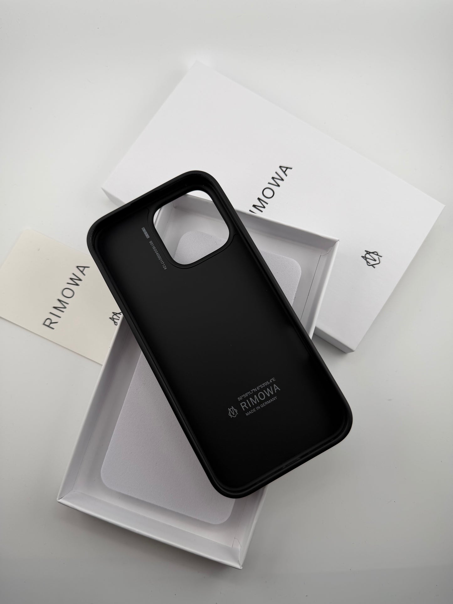 Rimowa iphone 12promax black color