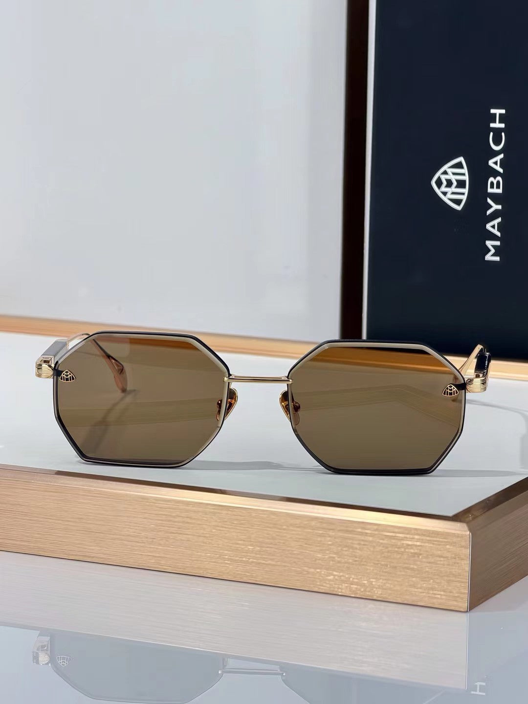 M famous brand sunglasses( 4 colors )