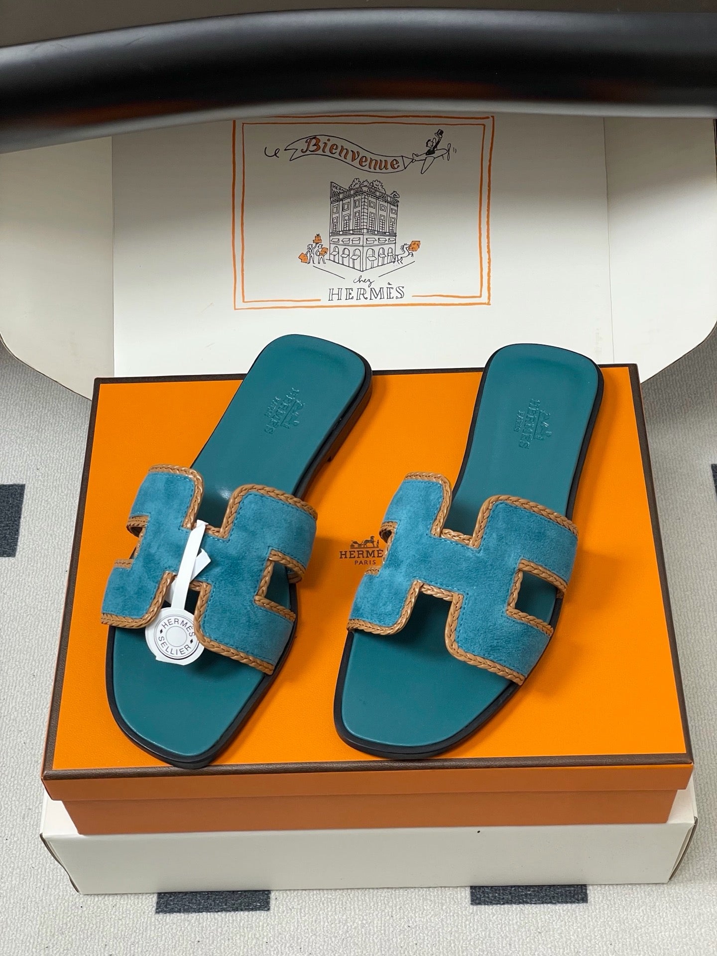 H oran famous brand sandal