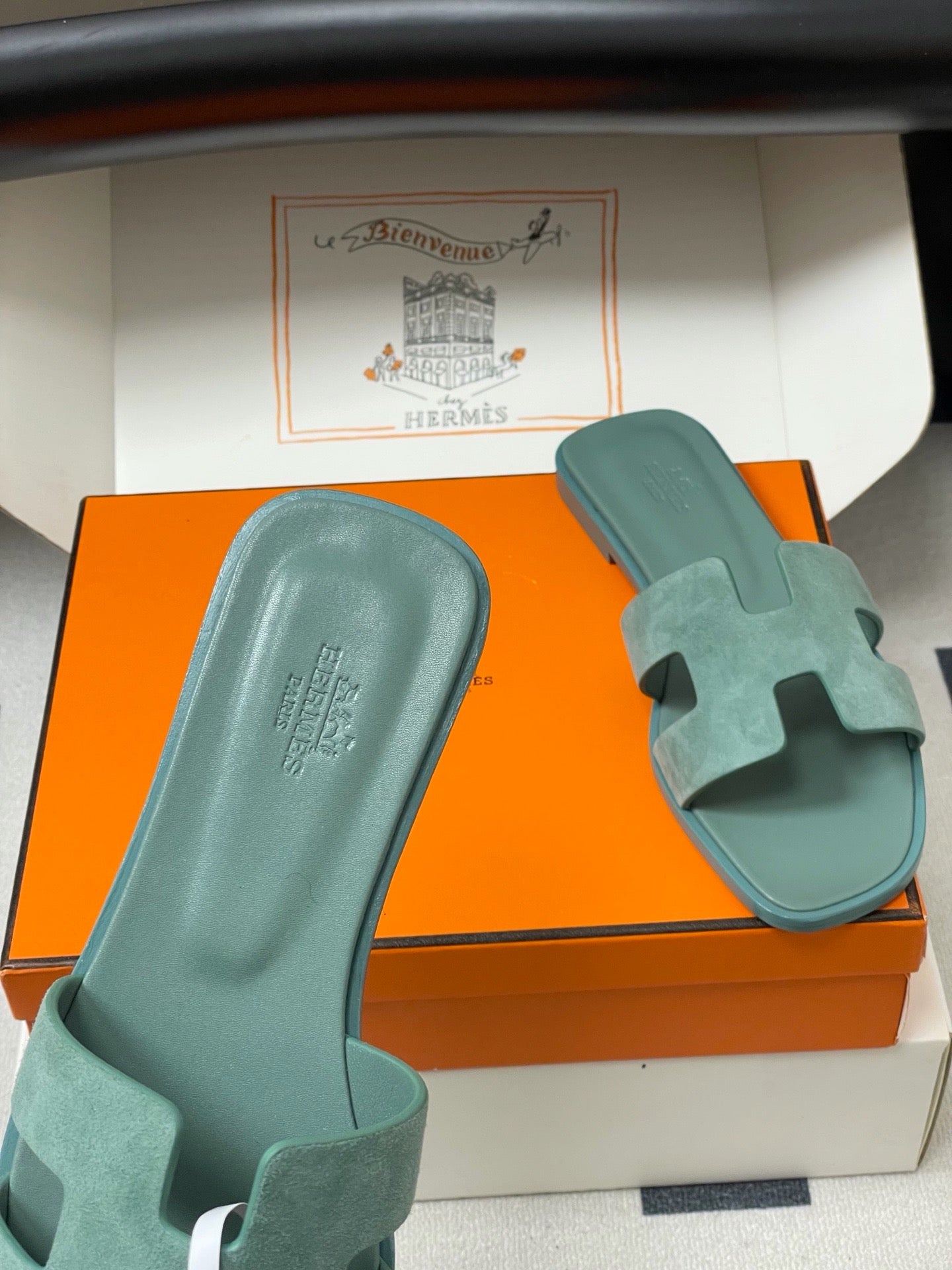 H oran famous brand sandal
