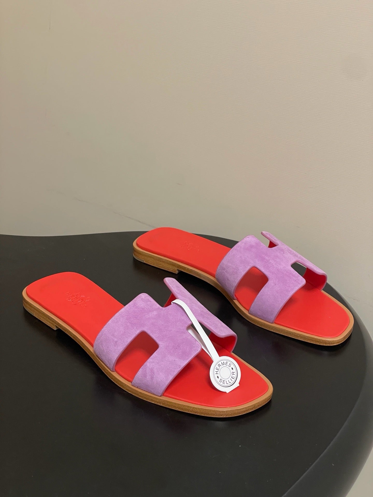 H oran famous brand sandal