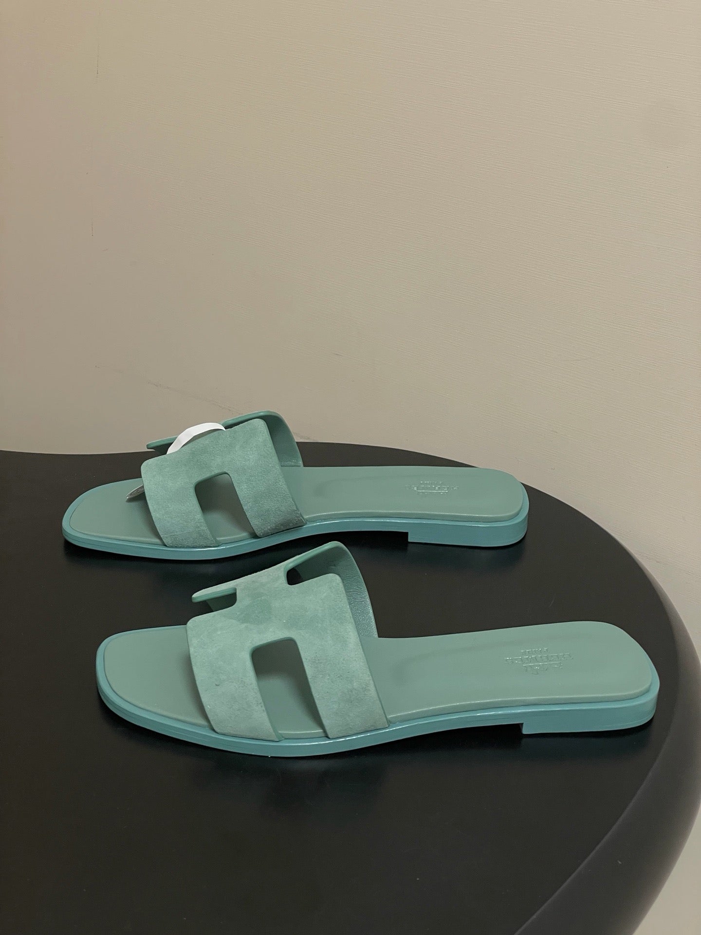 H oran famous brand sandal