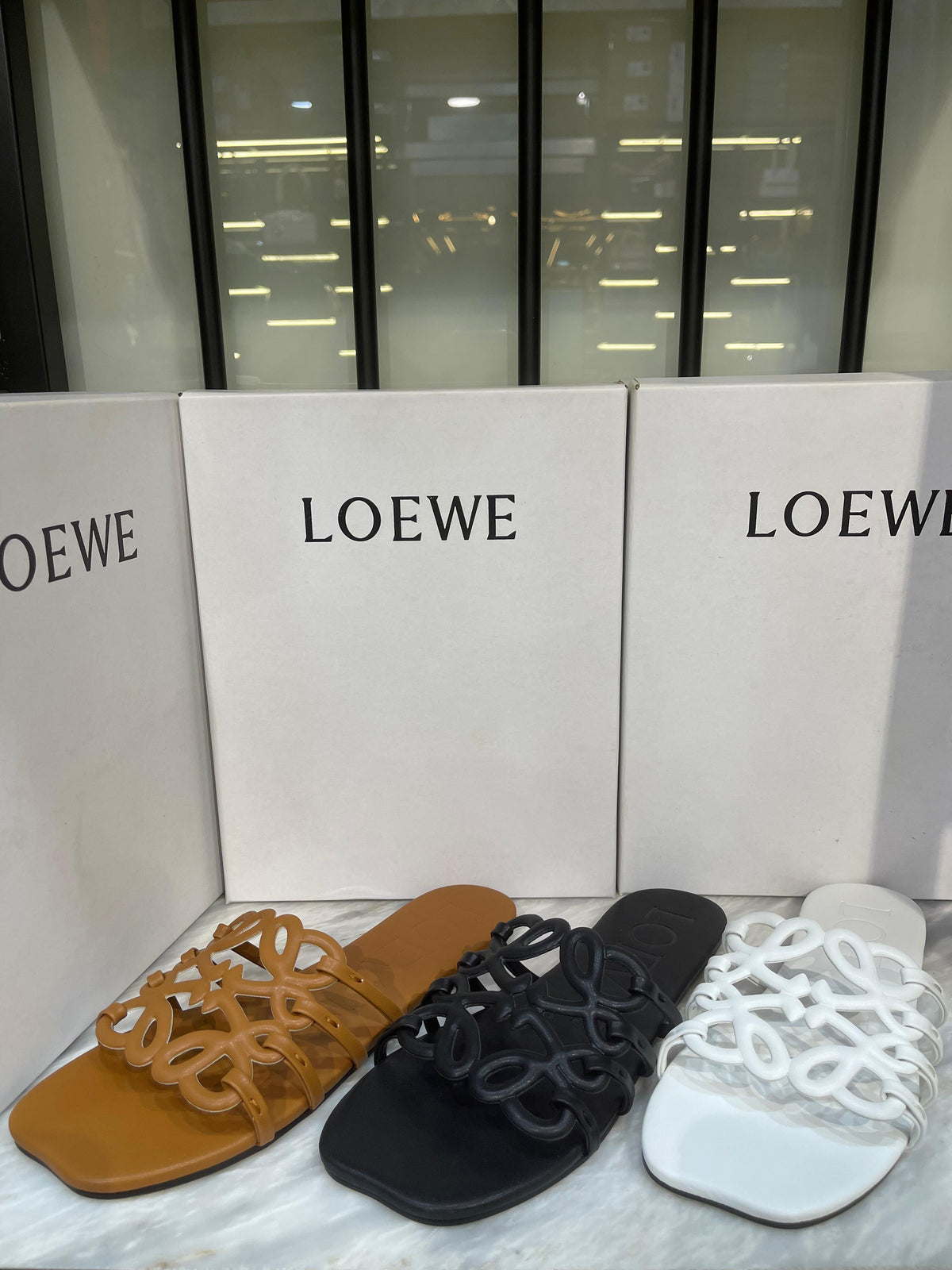L famous brand slippers ( 3 colors )