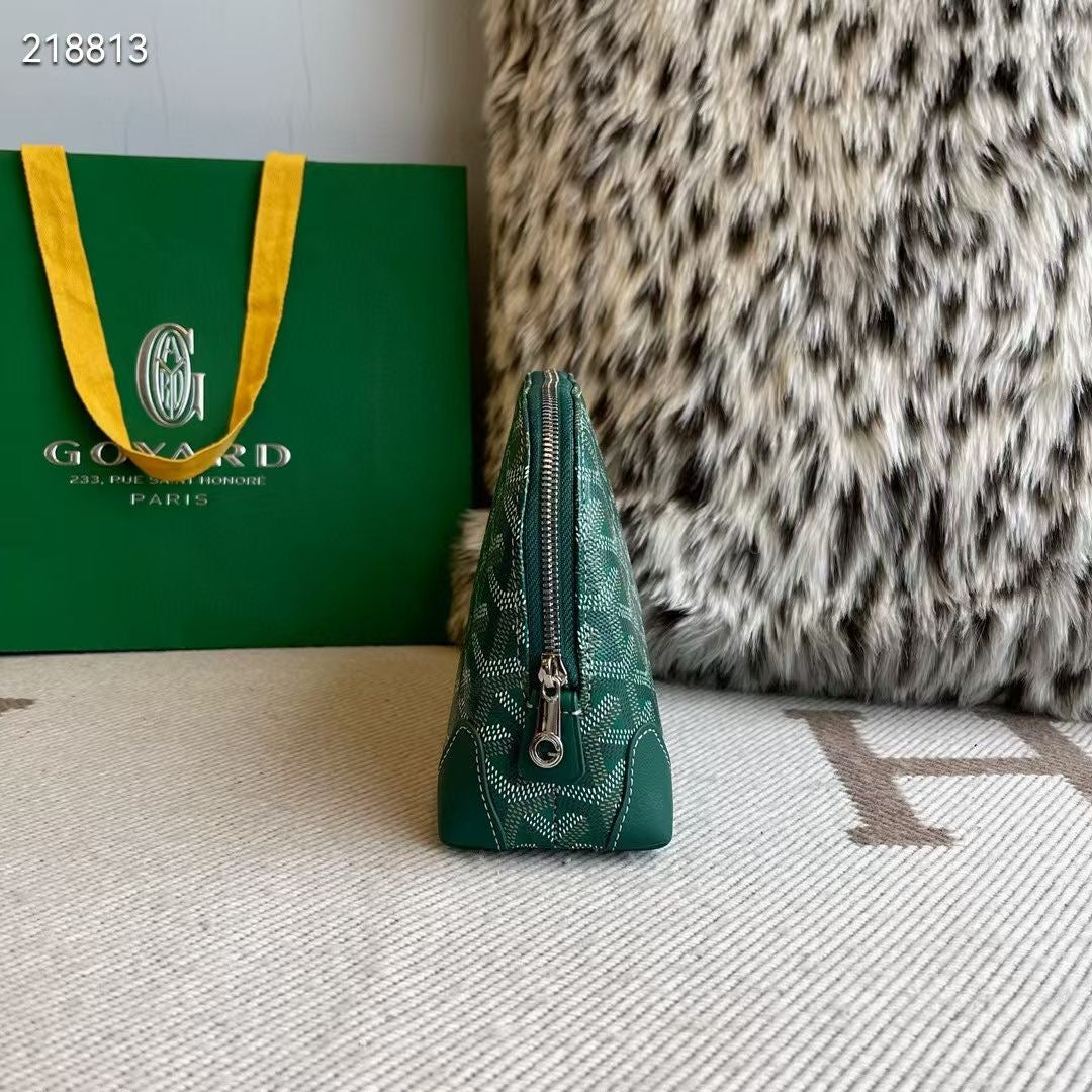 Vendome Pouch

Mini shell-shaped bag