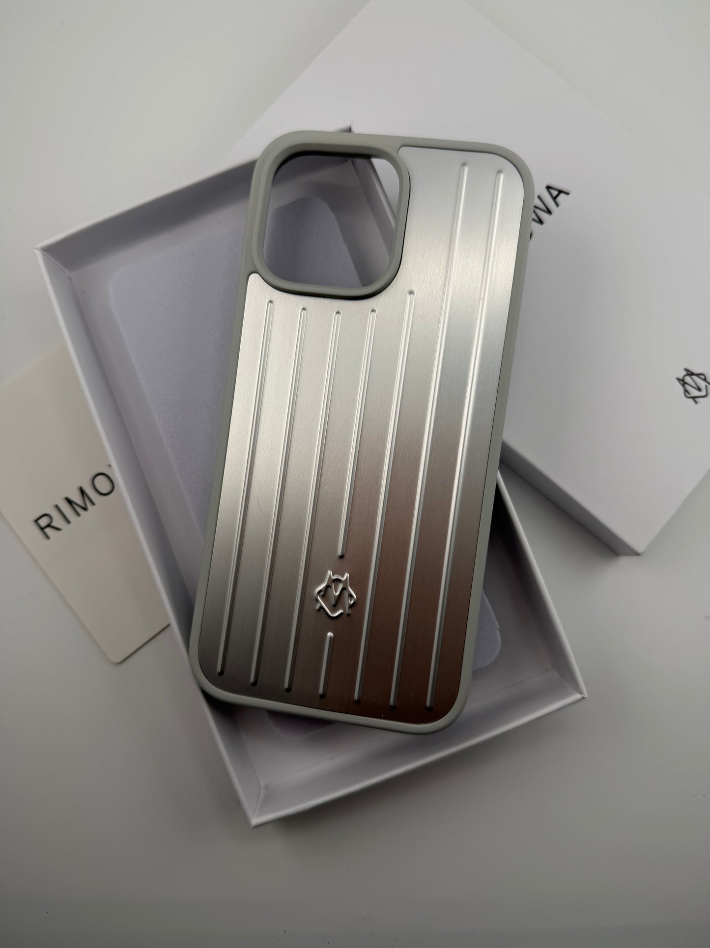 Rimowa iphone 11promax silver color