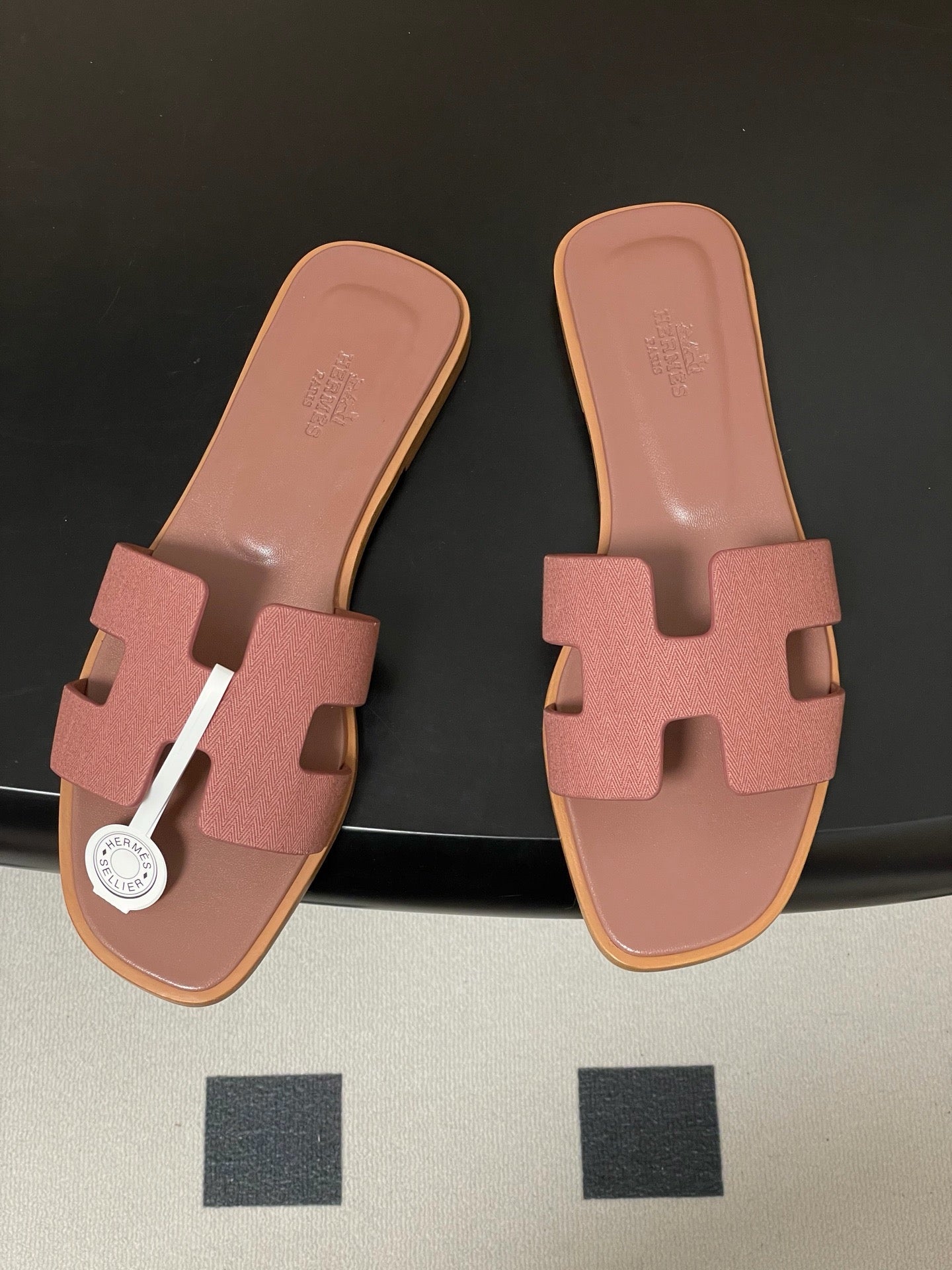 H oran famous brand sandal