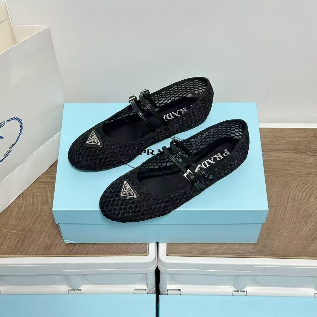 Famous brand shoes ( Pre order )