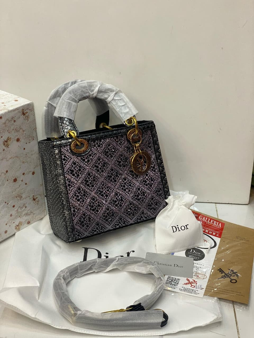 D famous brand bag ( 2 colors )