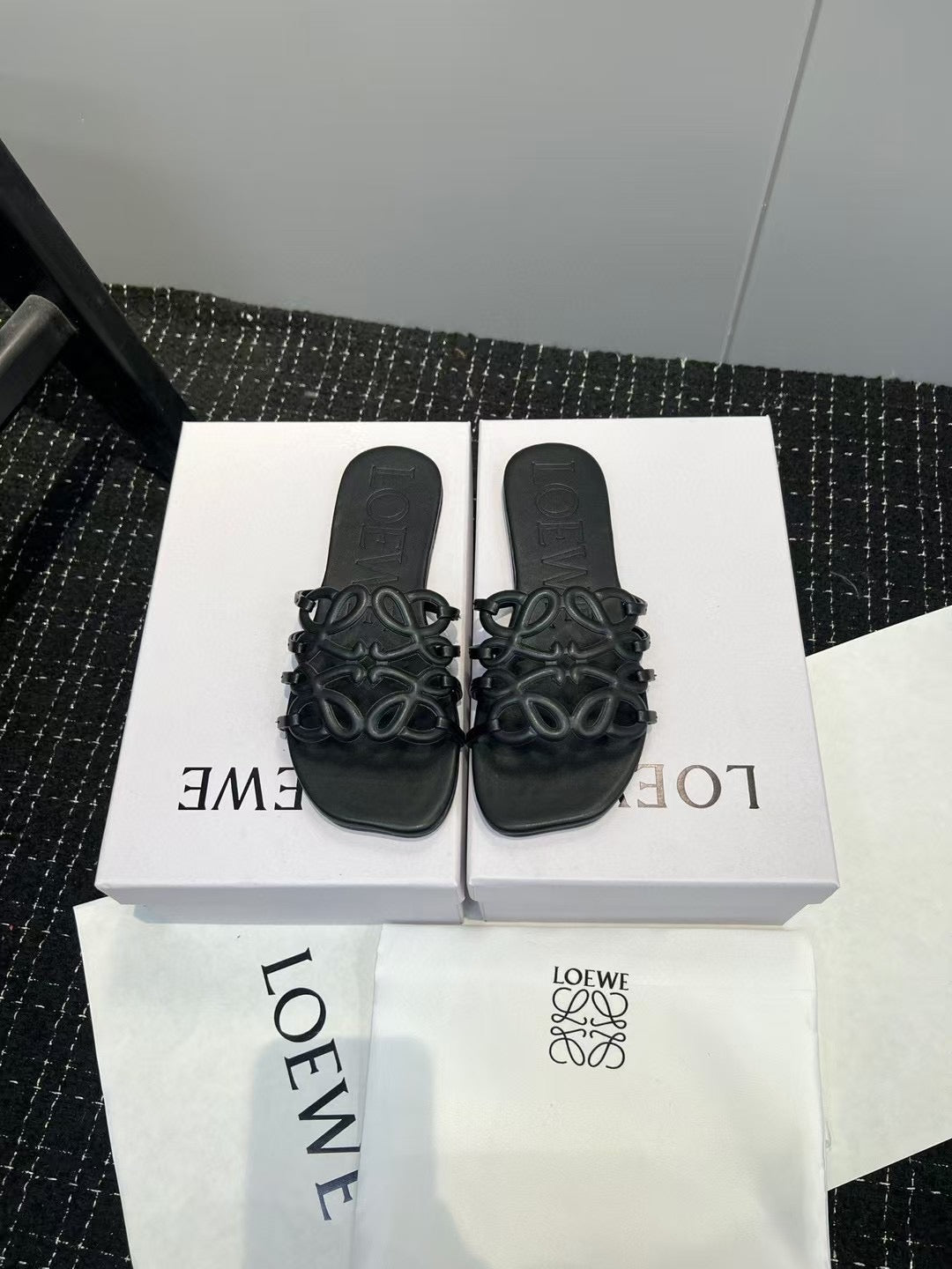 Loewe black slides ( PRE ORDER)