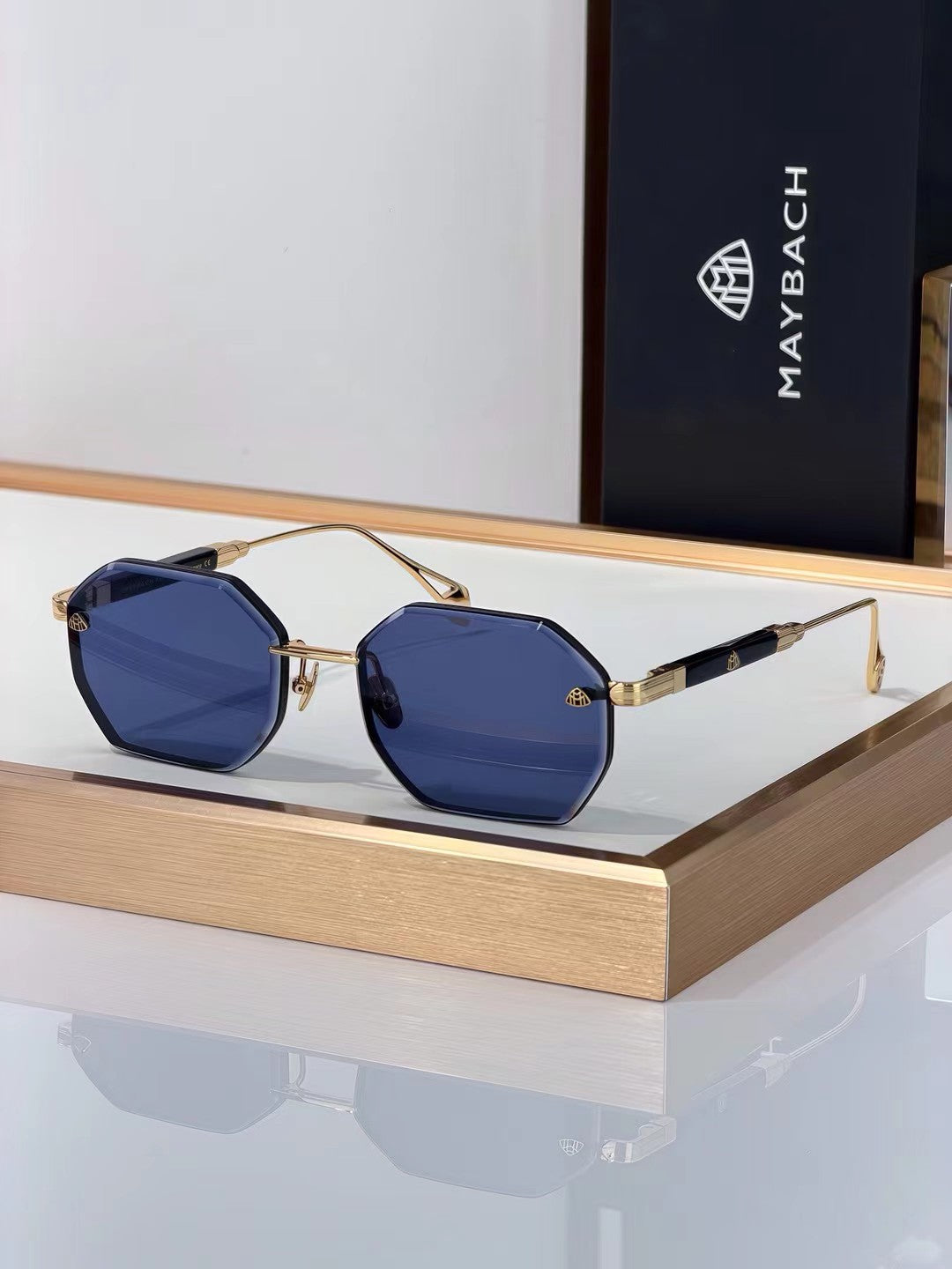 M famous brand sunglasses( 4 colors )
