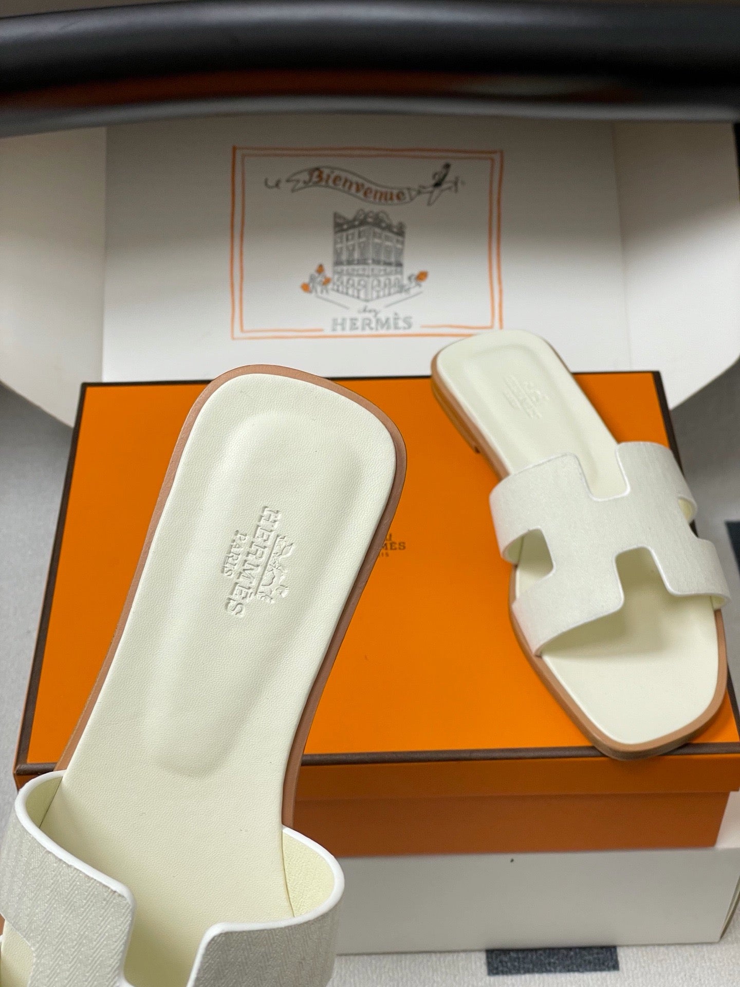 H oran famous brand sandal