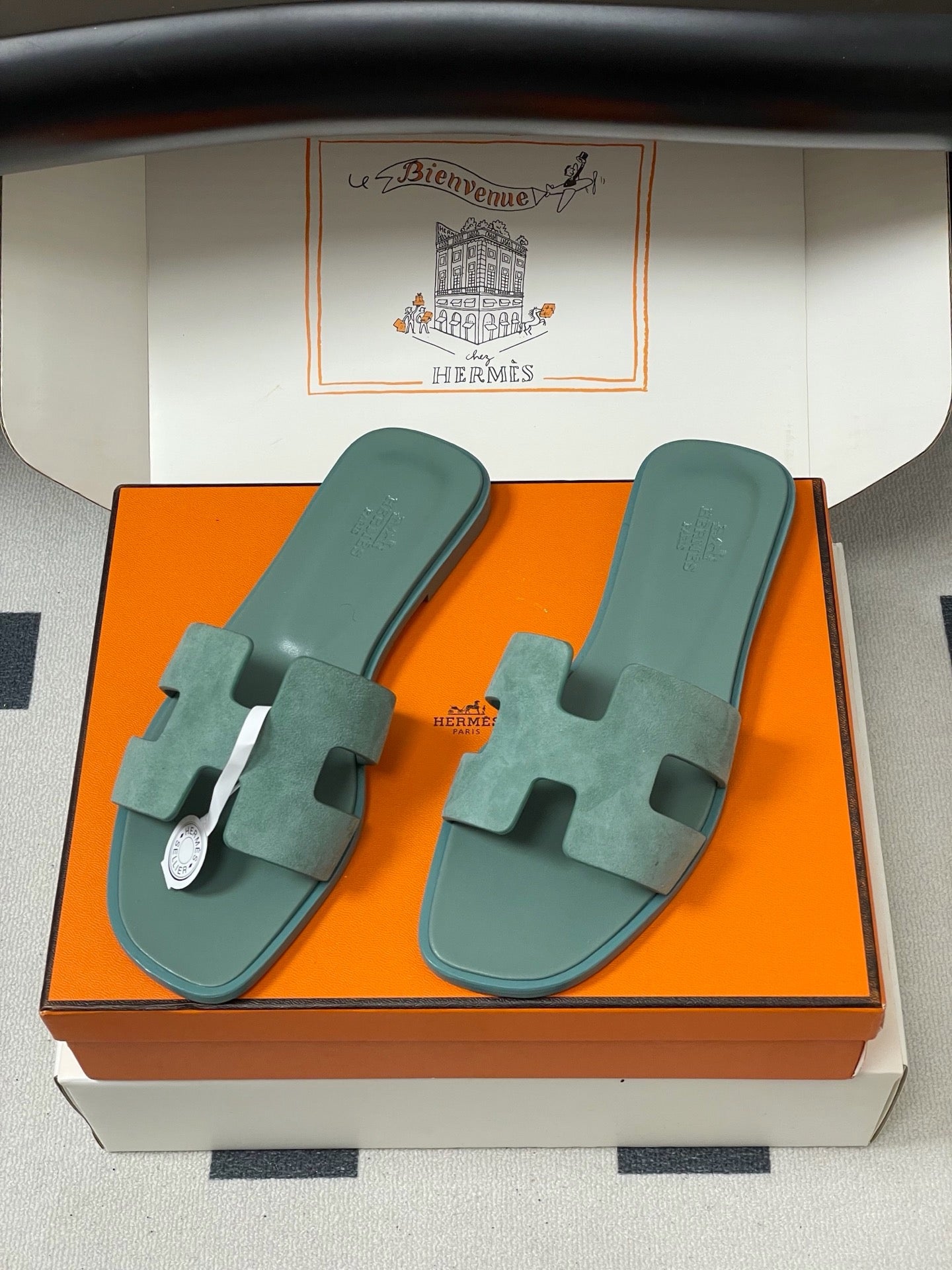 H oran famous brand sandal