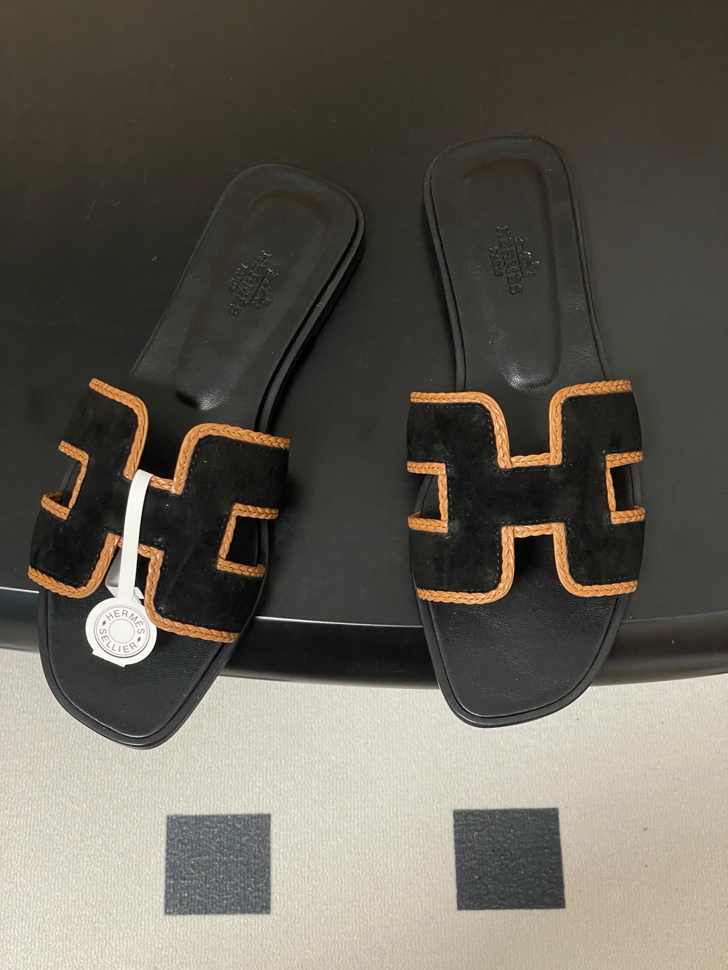 H oran famous brand sandal