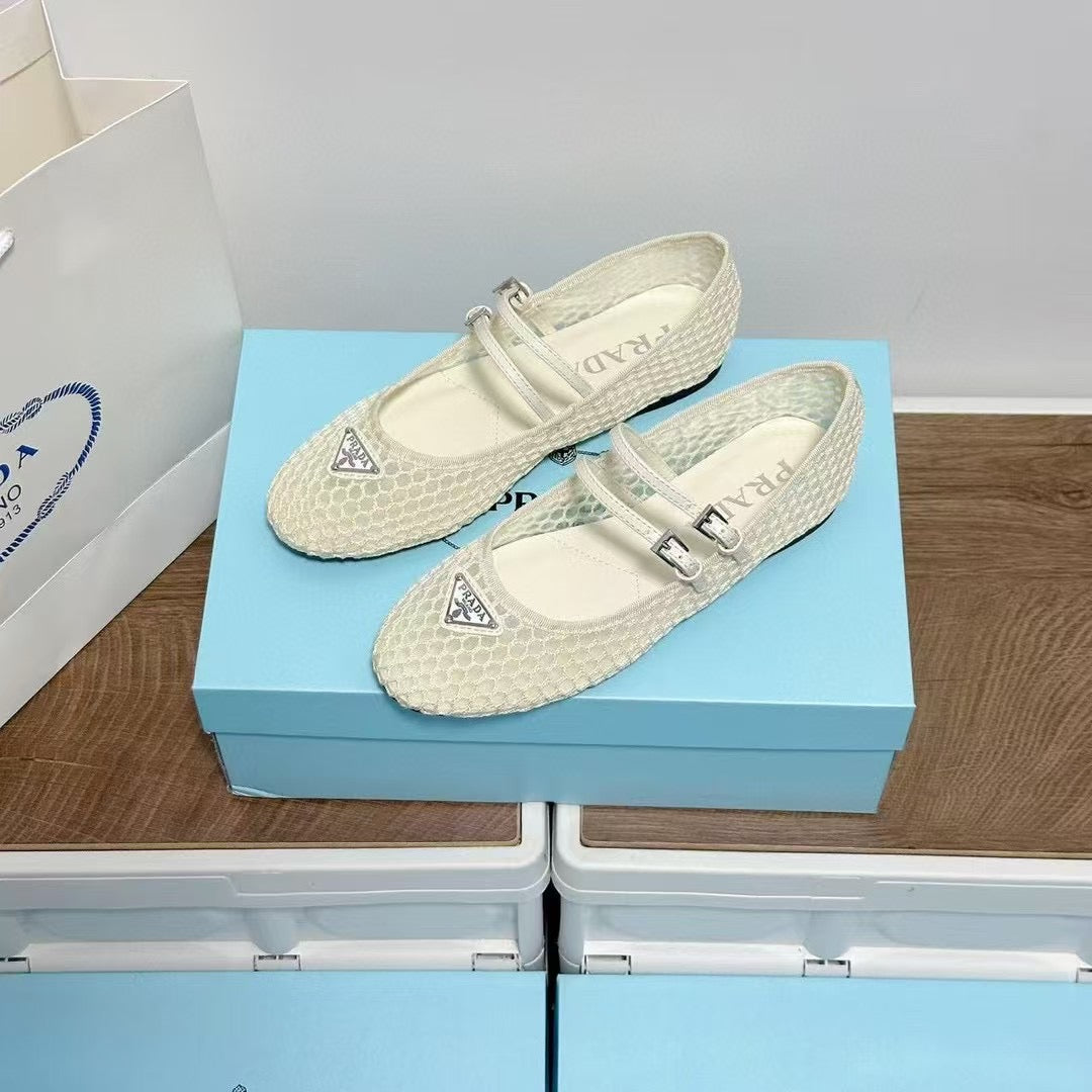 Famous brand shoes ( Pre order )