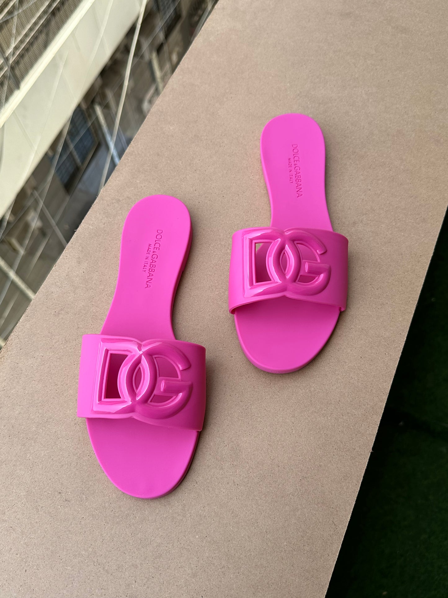 famous brand slipper imported