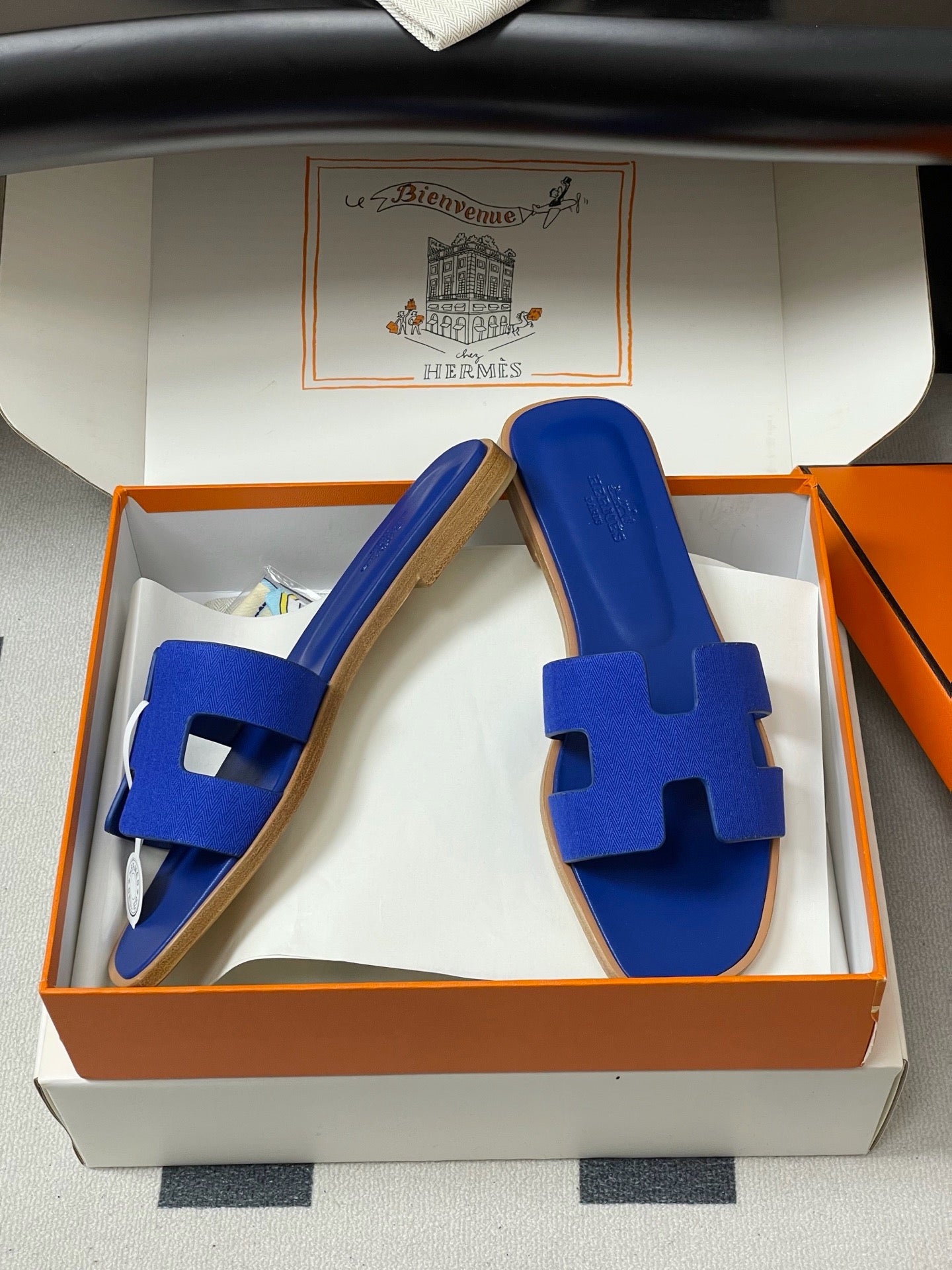 H oran famous brand sandal