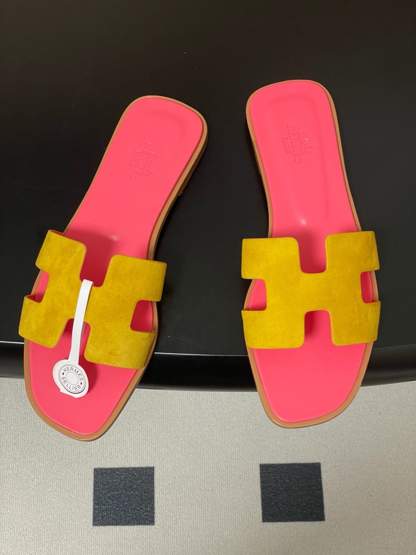 H oran famous brand sandal