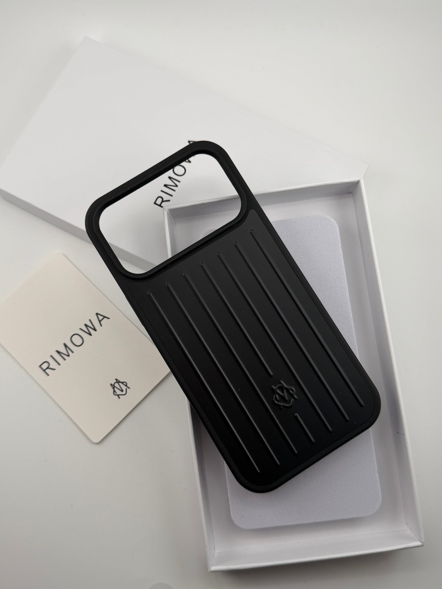 R famous brand iphone 17/17pro/17promax/17air back cover black