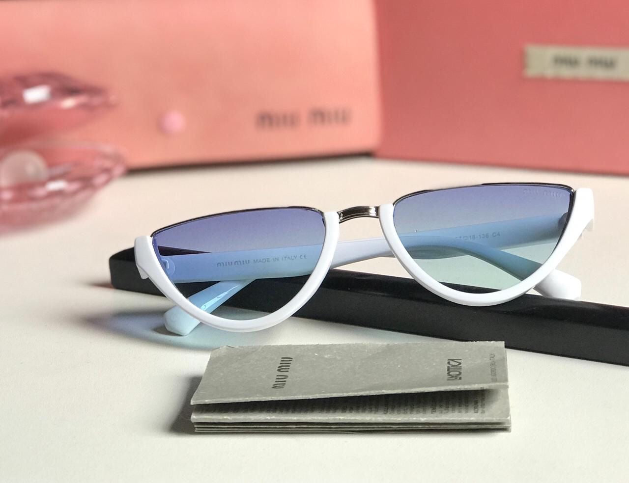 M famous brand sunglasses ( 2 colors)