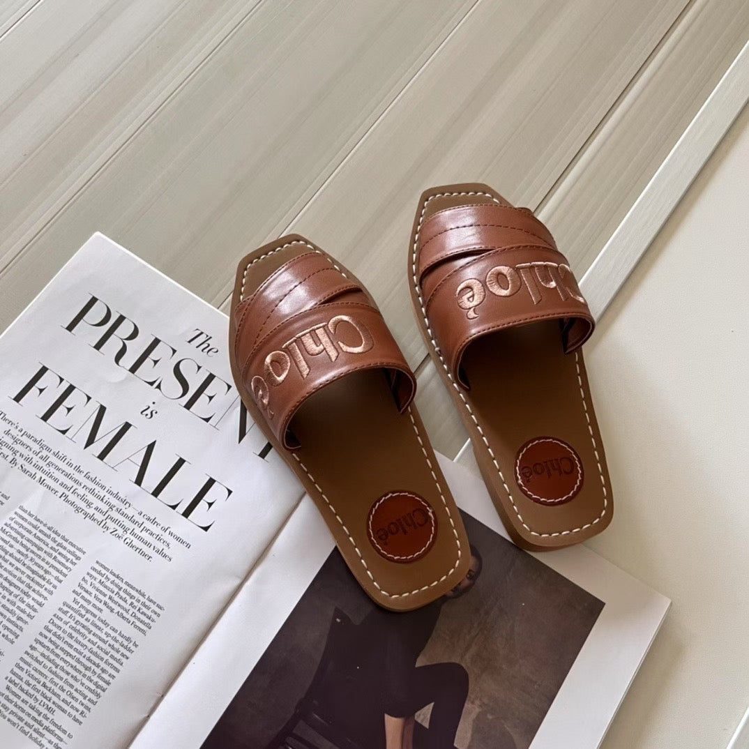 Famous brand slipper ( Pre order )