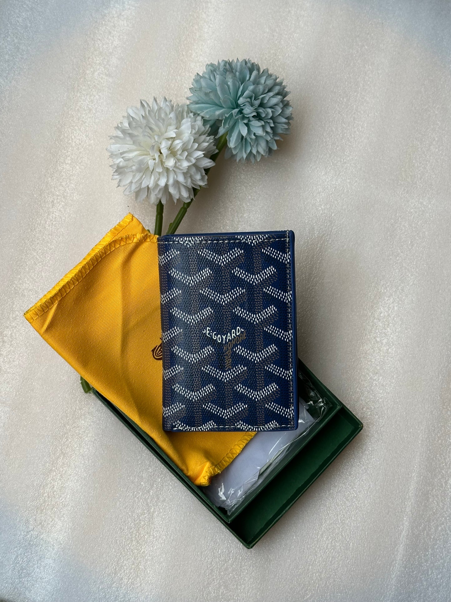 G famous brand wallet & cardholder