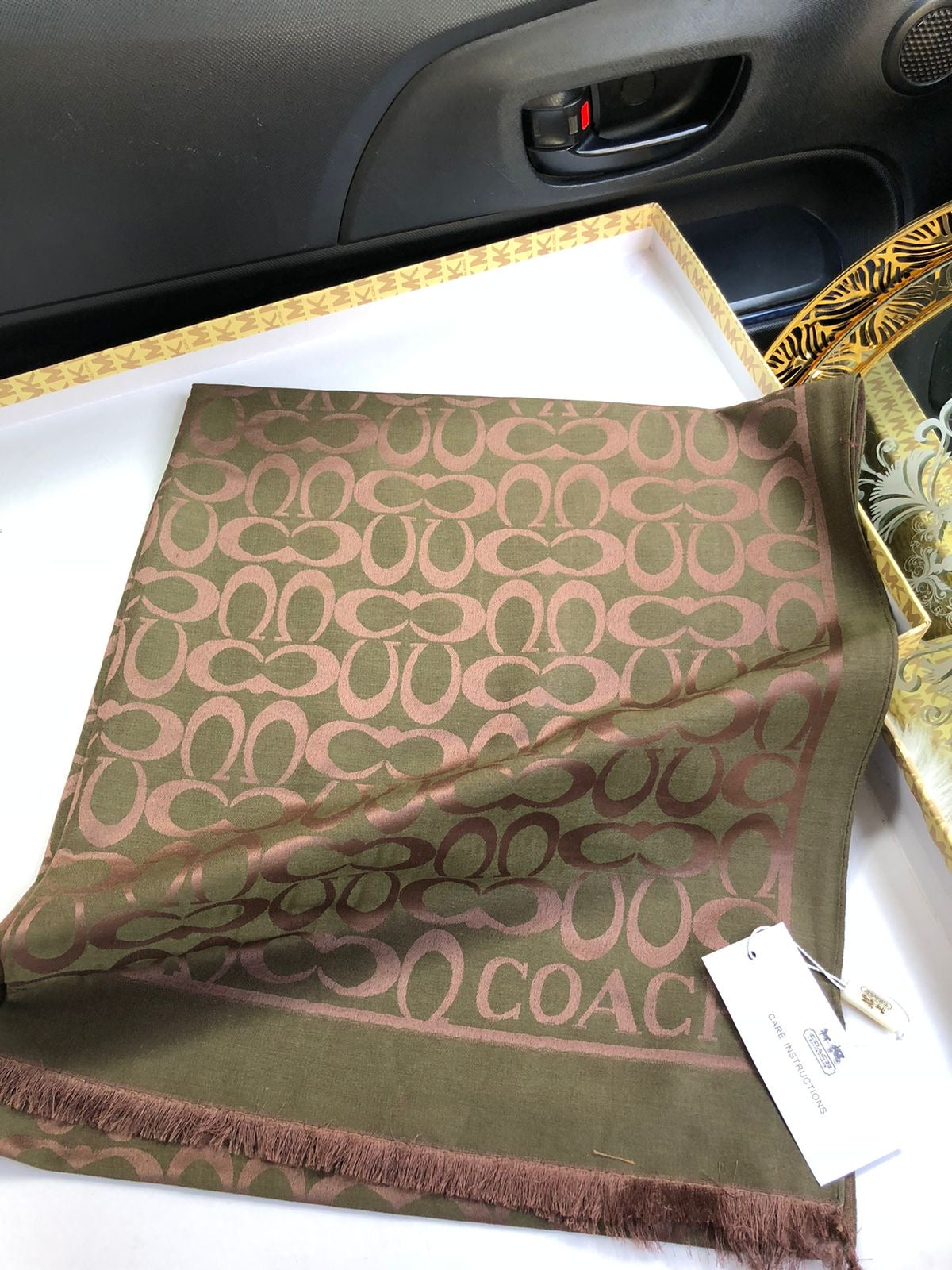 Coach scarves/stole ( 7 colors )