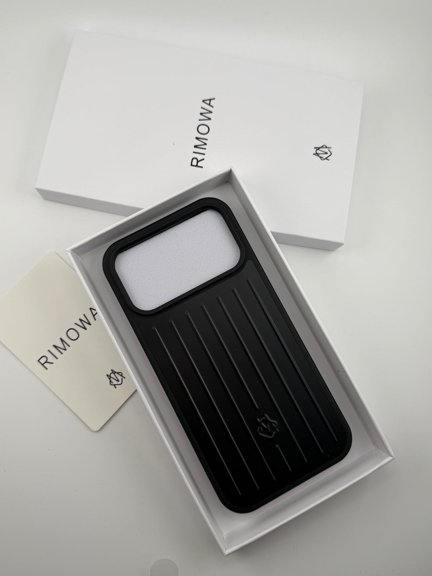 R famous brand iphone 17/17pro/17promax/17air back cover black
