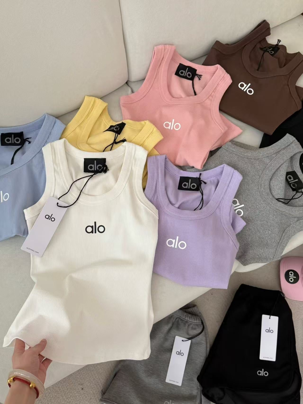 A L O famous brand tank tops ( 8 colors )