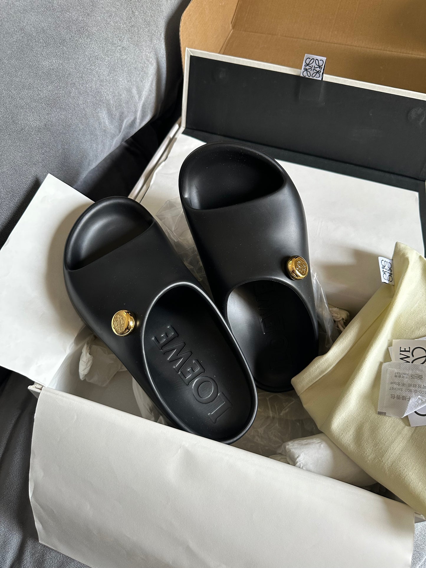 Loewe foam slide ( pre order )