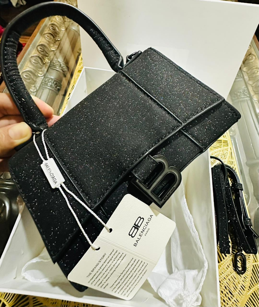 Famous brand bag ( 2 colors)