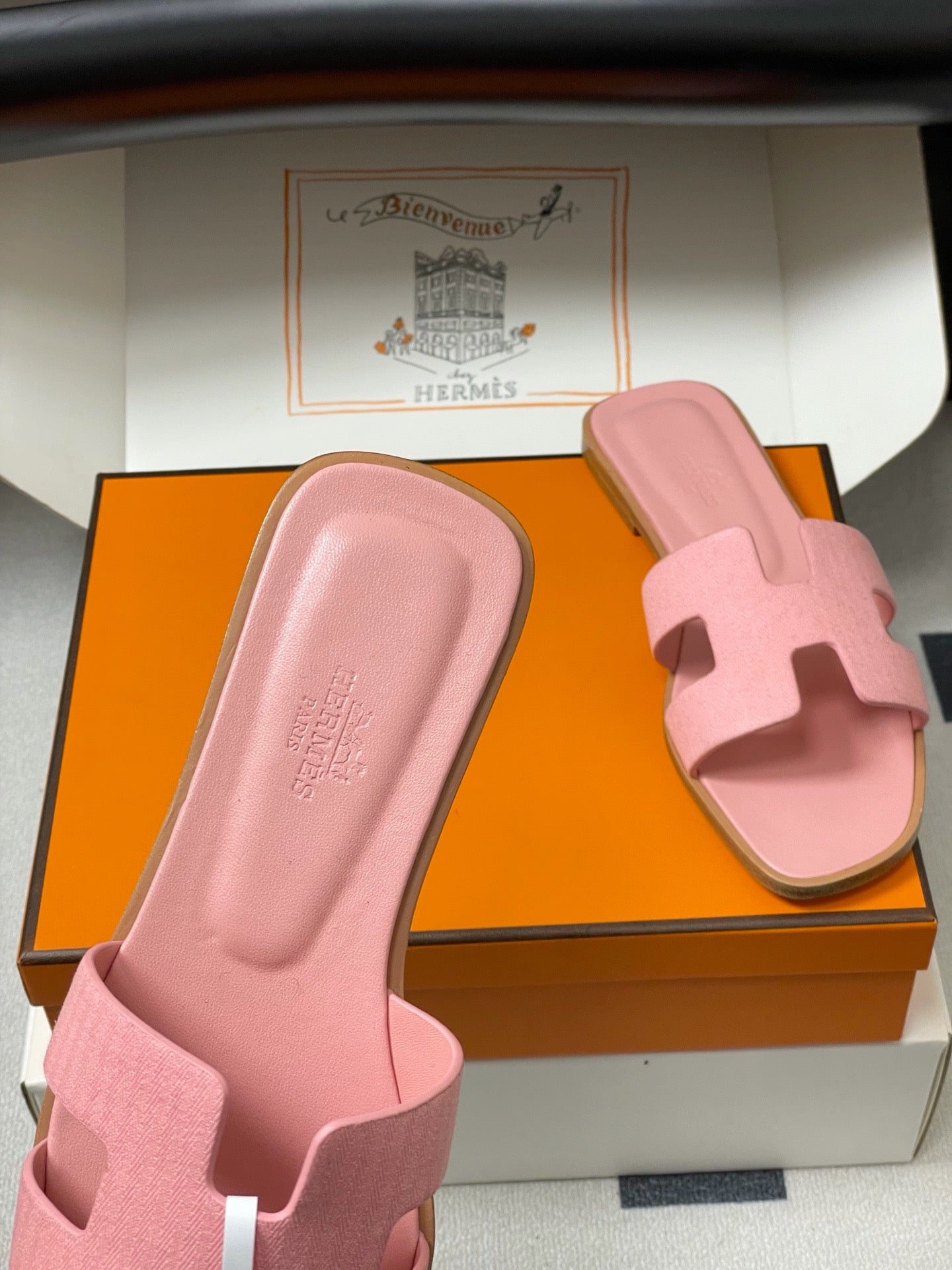 H oran famous brand sandal