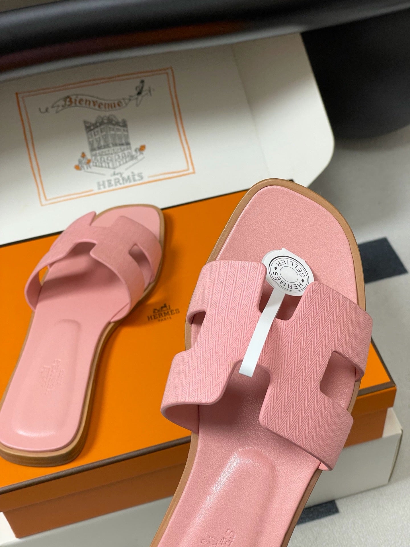 H oran famous brand sandal